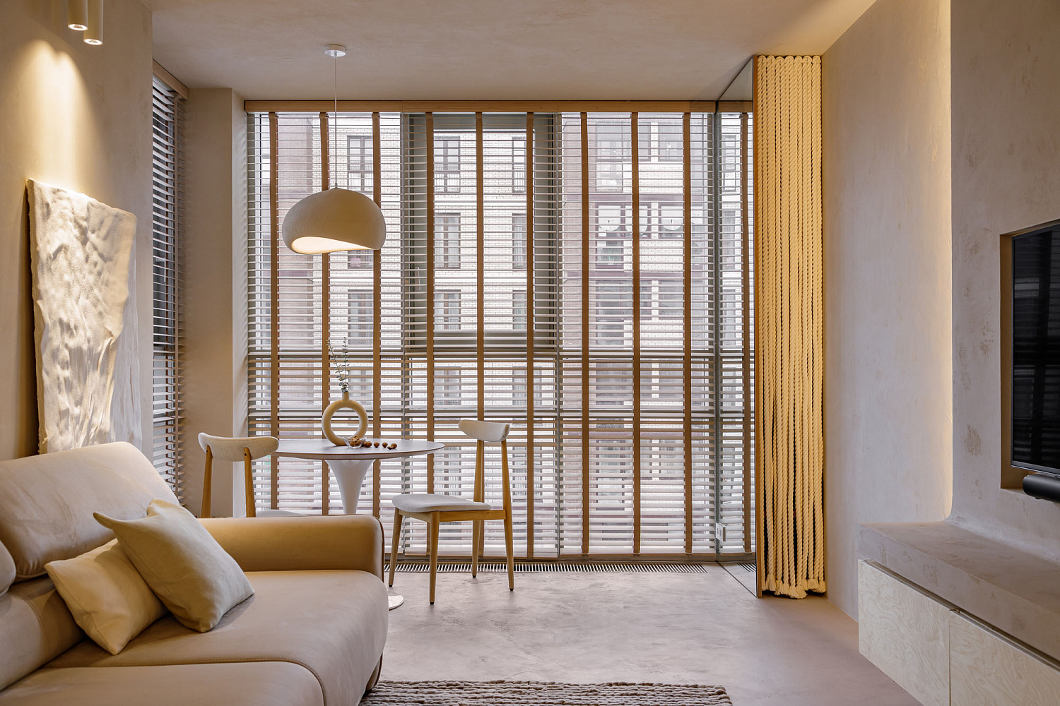 Журнал "Interior+Design": Маленькая квартира в природных оттенках